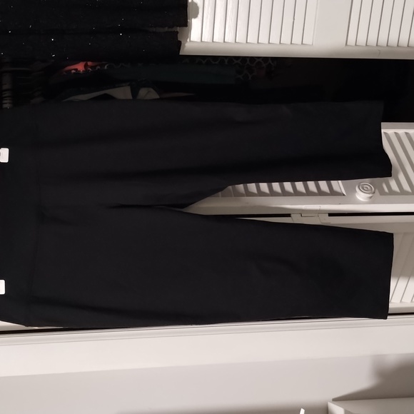 Active Crop yoga pants - Picture 2 of 8